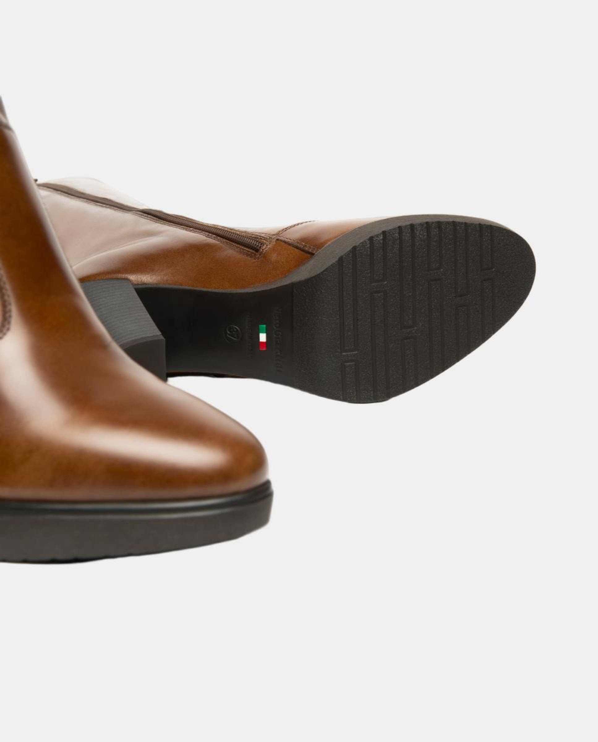 Botas em Pele com Salto Couro-4