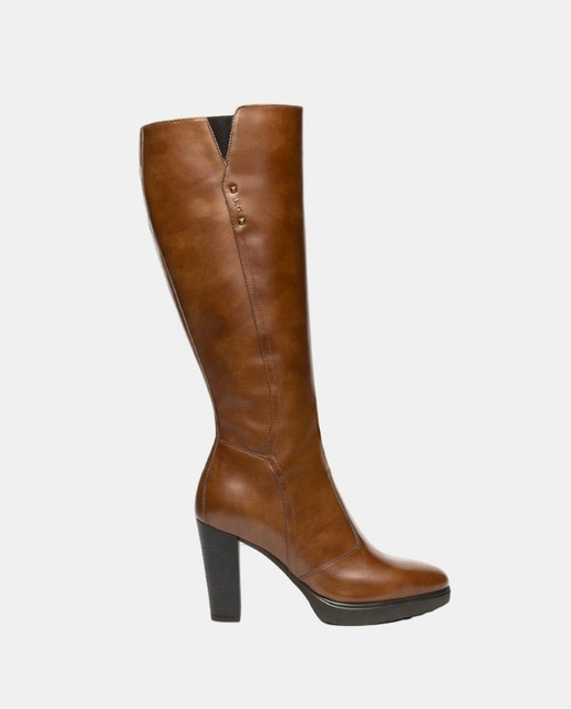 Imagem 0 de Botas em Pele com Salto
