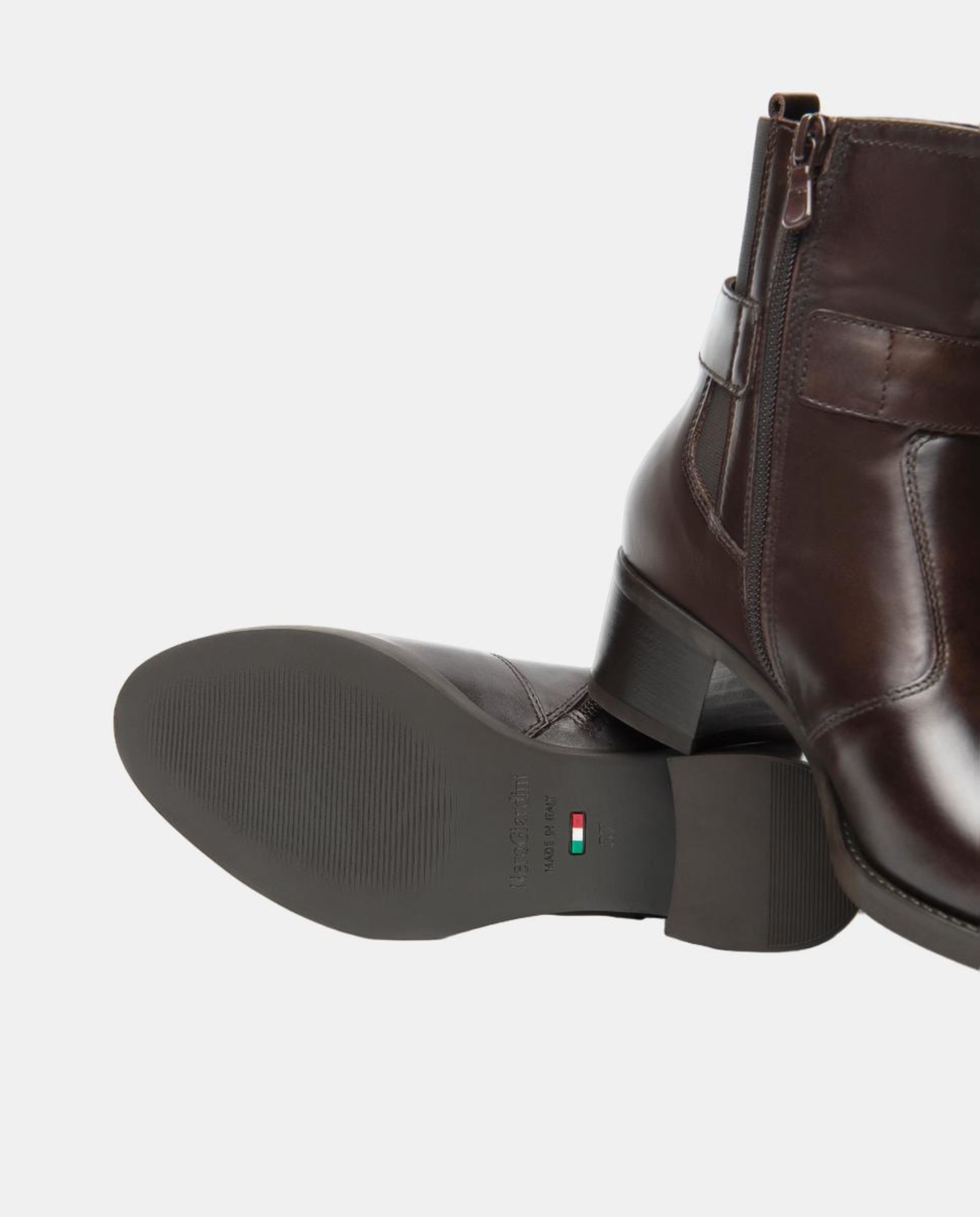 Botins com Salto e em Pele Castanho-4