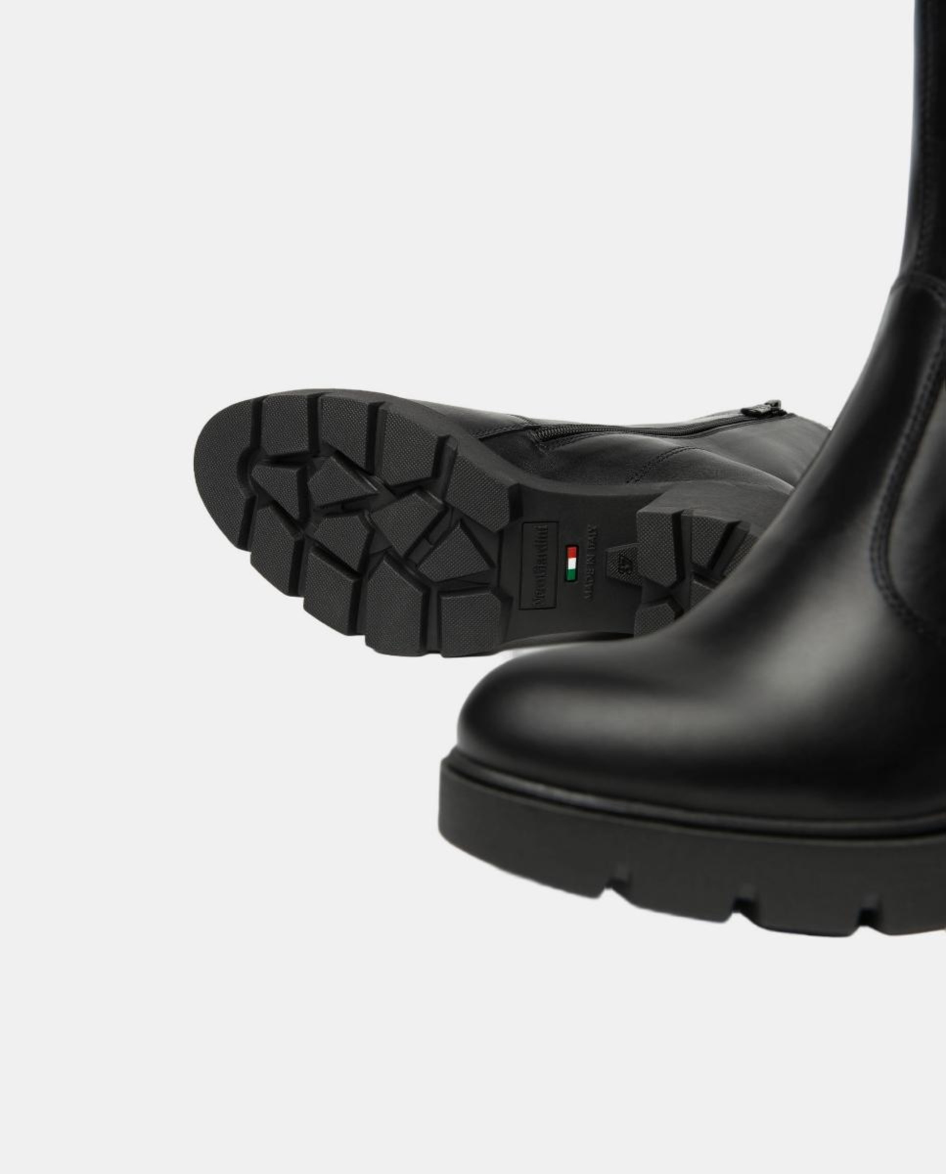 Botins com Salto e em Pele Preto-4