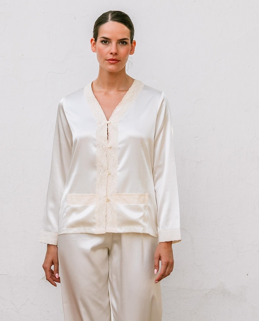 Imagem 0 de Robe Comprido e Largo de Tricot Abotoado com Renda