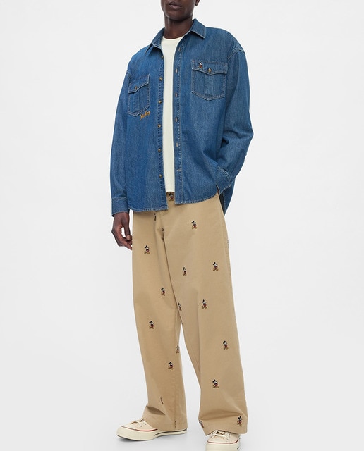 Imagen 0 de Pantalón de hombre holgado con cierre de botón y gráficos de personajes de Disney bordados