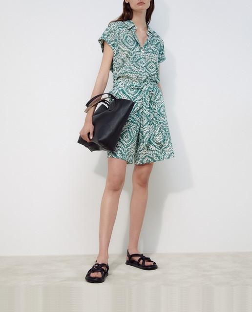 Imagen 0 de Bermuda de mujer estampado caleidoscopio