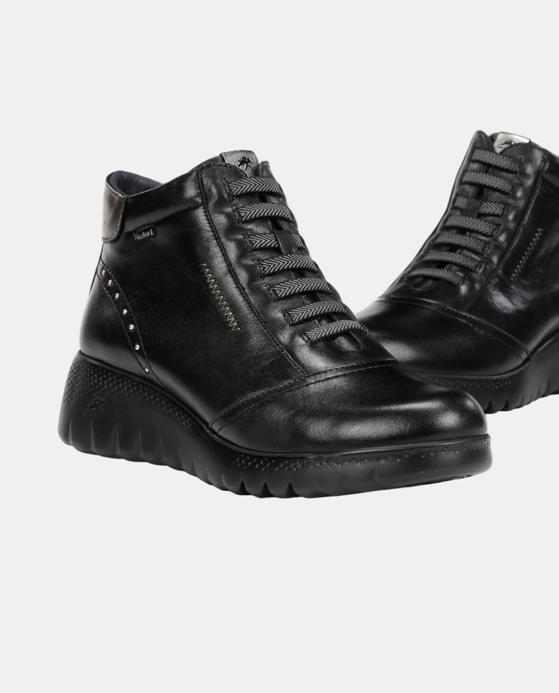 Botins em Pele com Cunha Confort Preto-7