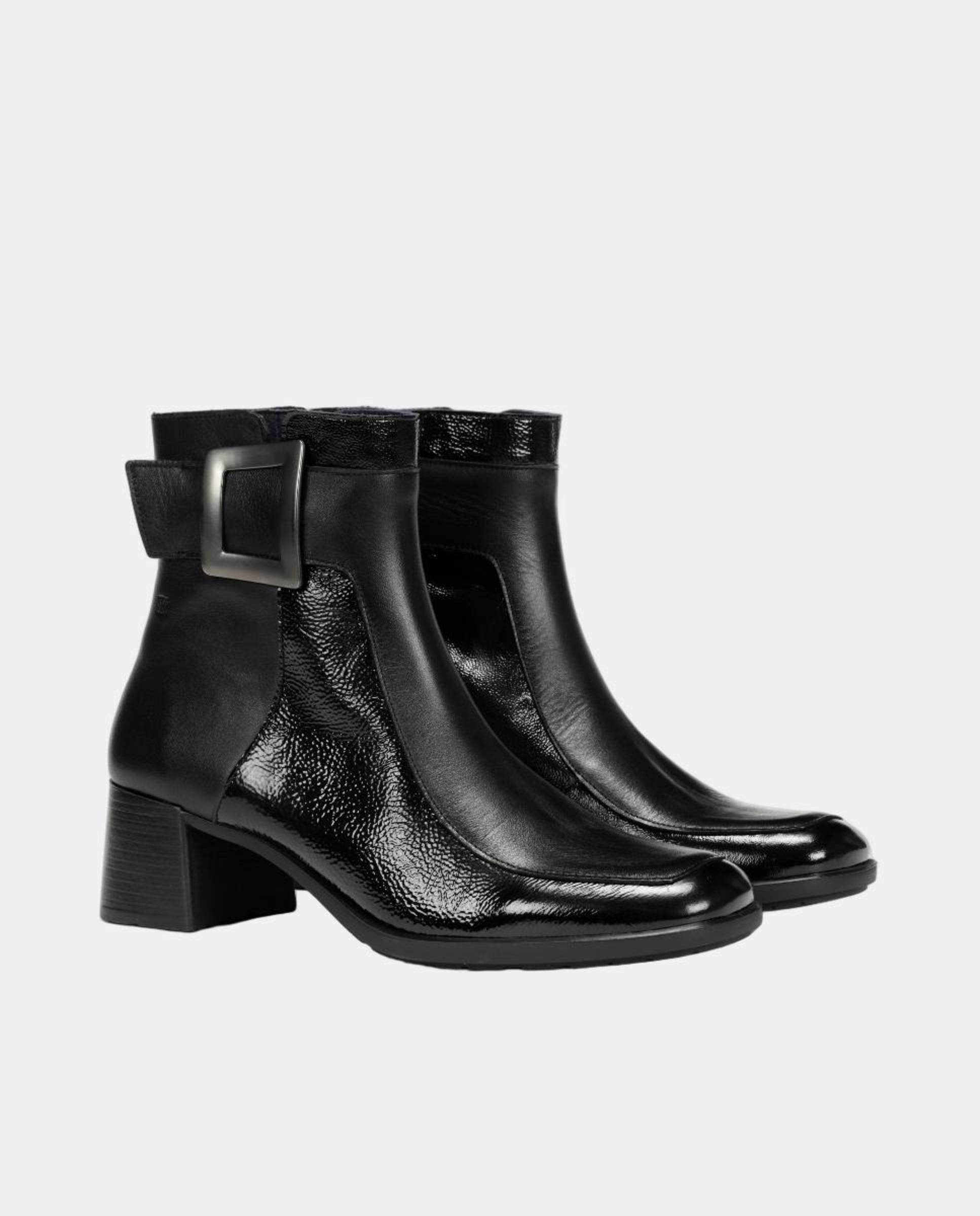 Botins em Pele com Salto Médio Preto-2