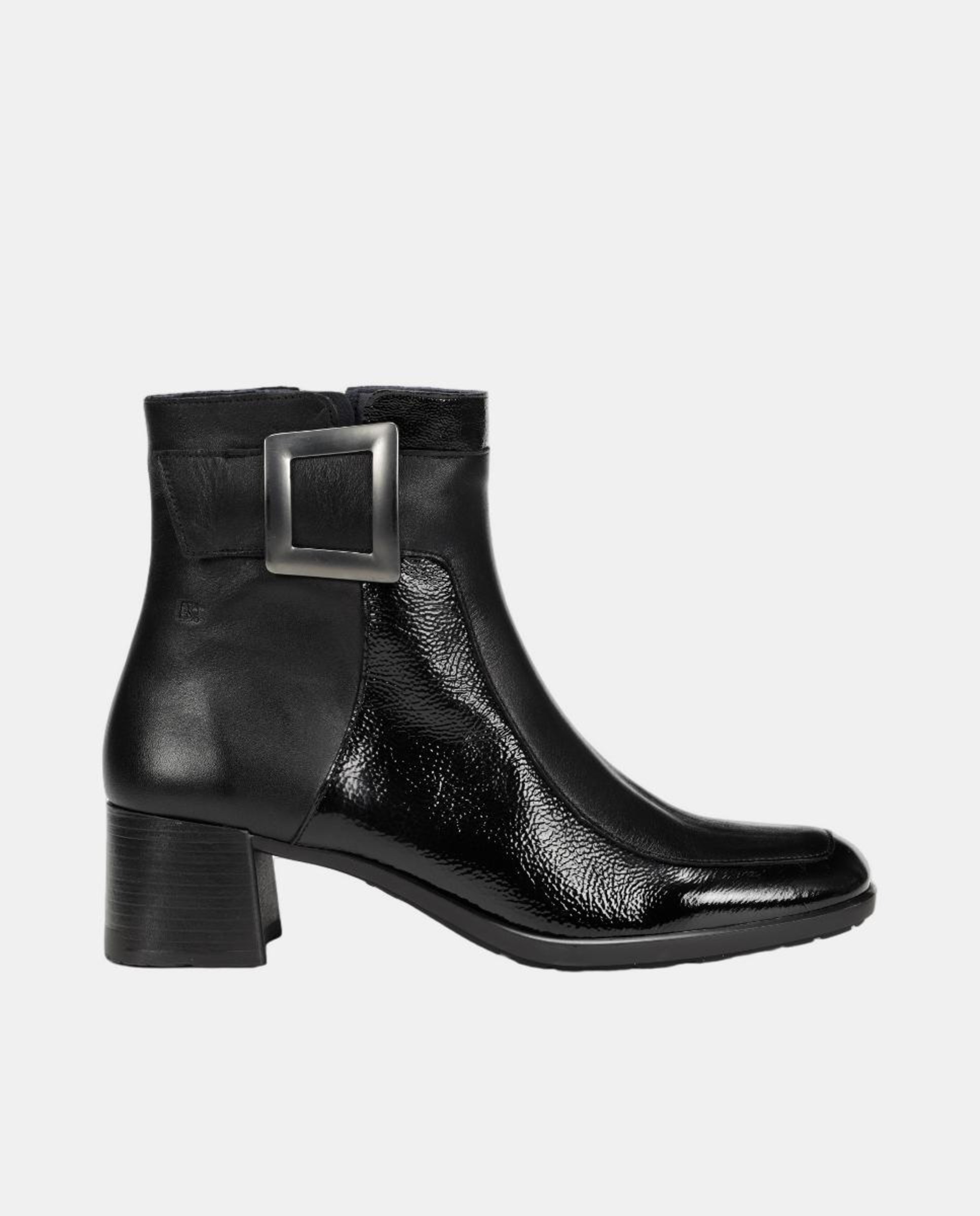 Botins em Pele com Salto Médio Preto-1