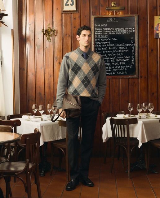 Imagem 0 de Camisola de Malha 100% Lambswool com Decote em Bico e Fantasia de Losangos