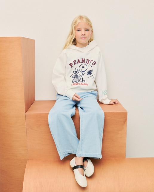 Imagen 0 de Sudadera de niña con capucha detalle Snoopy