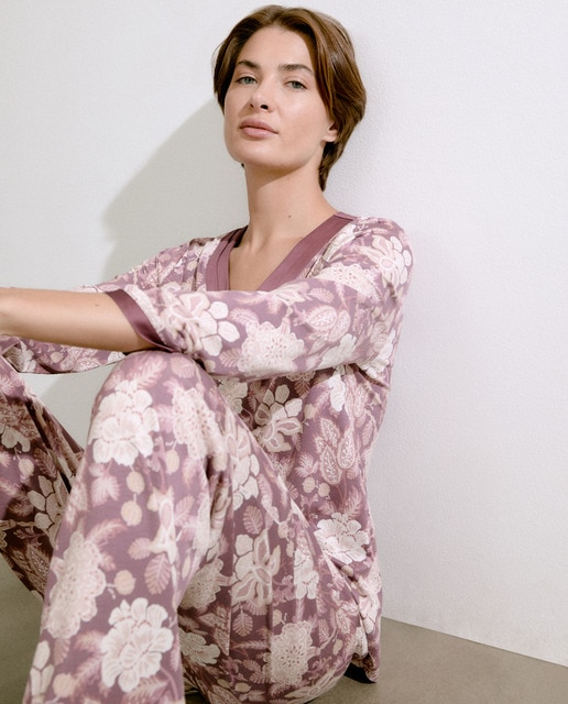 Imagem 0 de Pijama com Estampado Floral e Decote em Bico