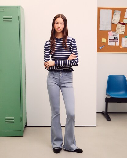 Imagen 0 de Pantalón vaquero campana stretch de mujer