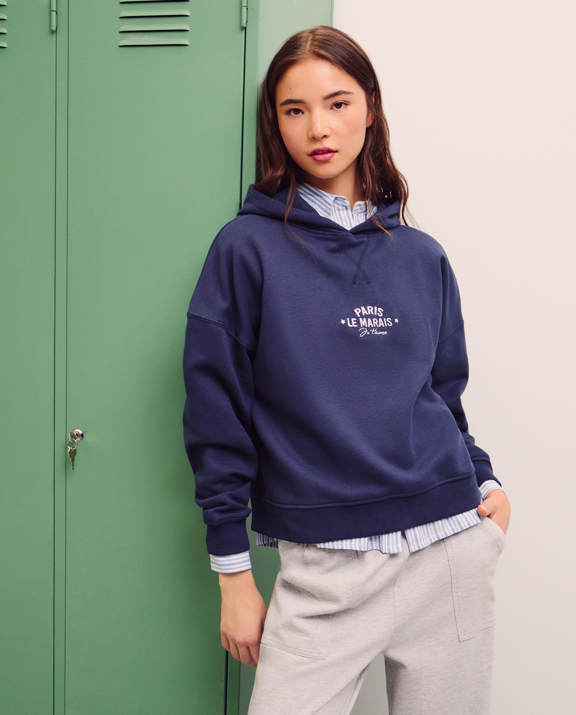 Sweatshirt Fechada com Capuz, Efeito de Lavagem e Bordado à Frente. Azul-marinho-1