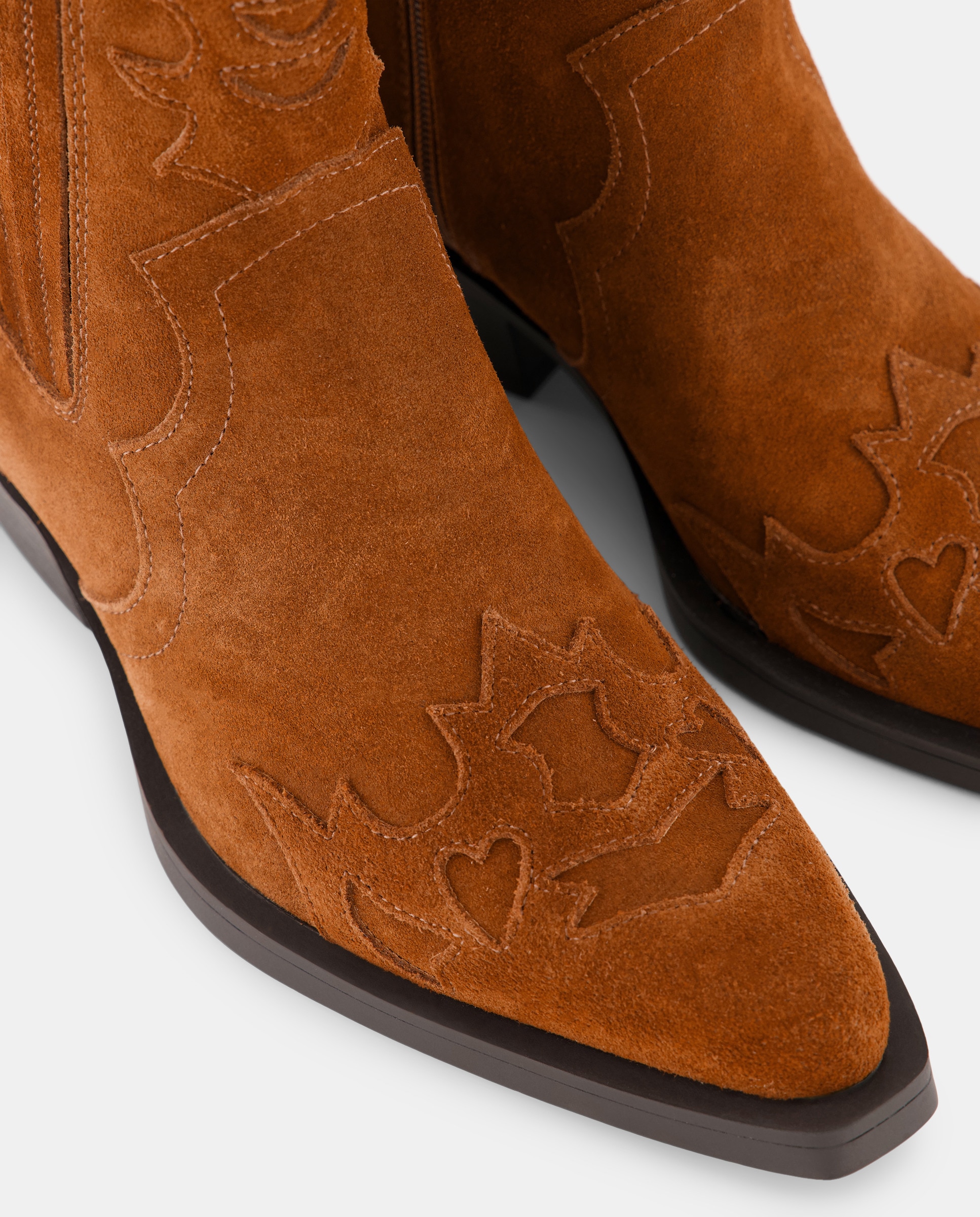 Botins de Camurça com Trabalhos Tipo Cowboy Castanho-5