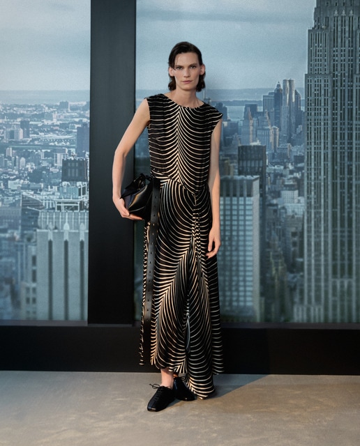 Imagen 0 de Vestido midi estampado