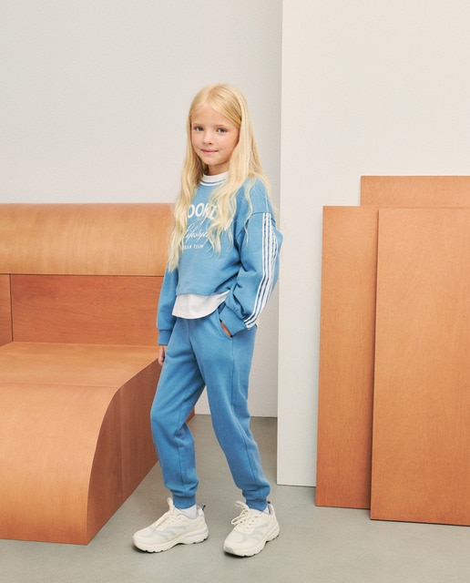 Imagem 0 de Conjunto de Felpa com Joggers e Sweatshirt Cropped de Decote Redondo