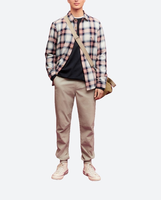 Imagen 0 de Pantalón tipo chino con goma en el bajo