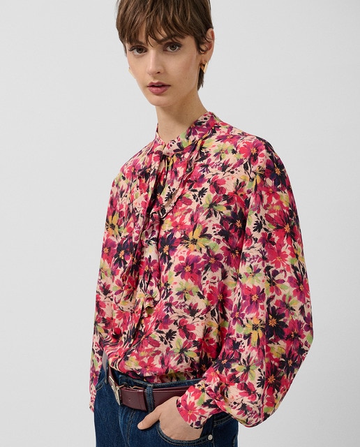 Imagem 0 de Blusa com Folhos no Peito e Estampado Floral