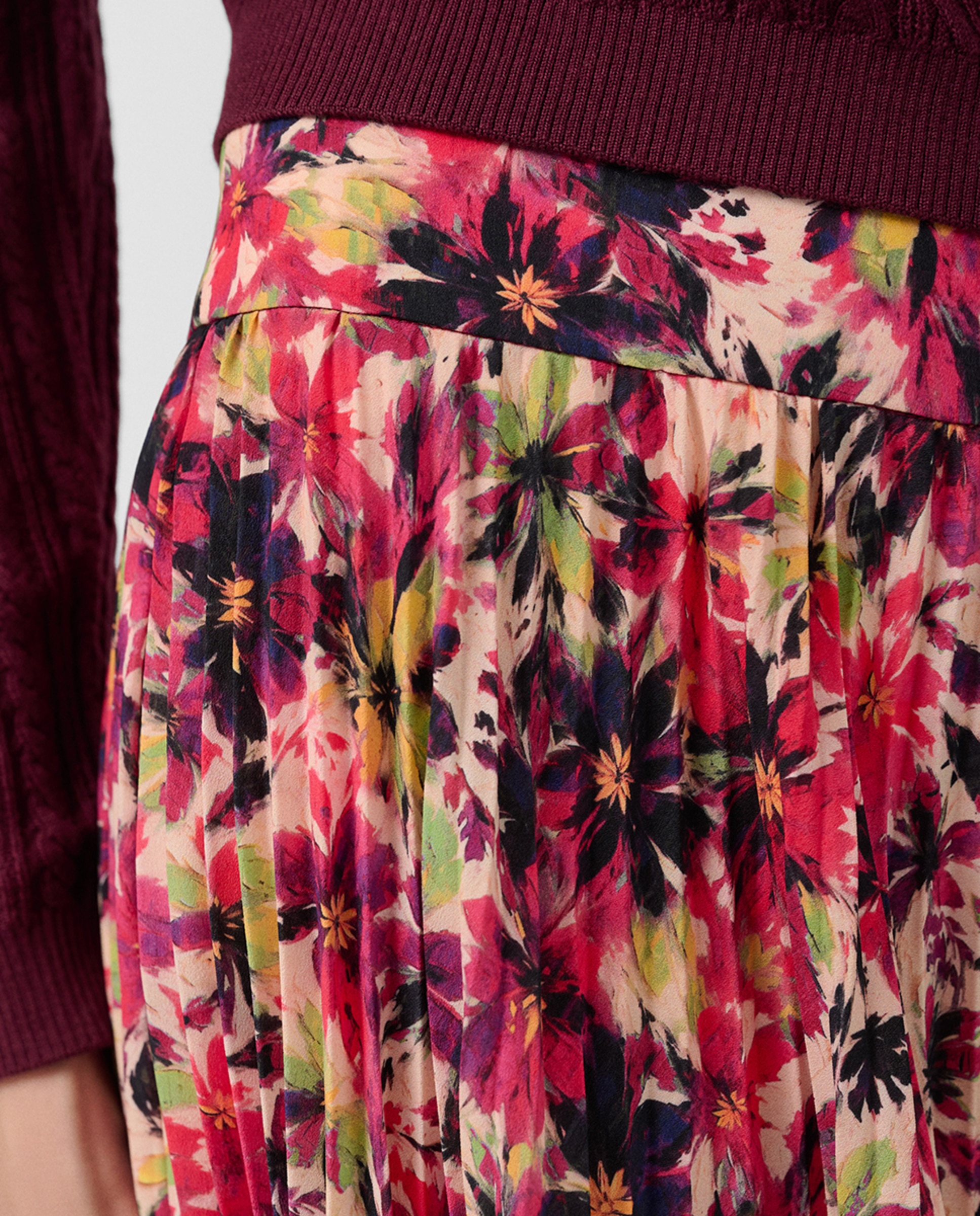Saia Midi Plissada em Crepe Georgette com Estampado Floral Roxo-3