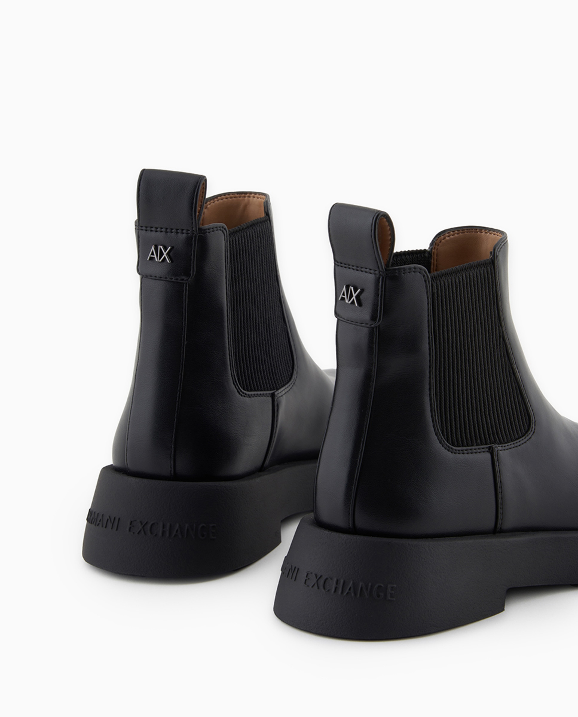 Botas Chelsea com Logótipo Posterior e Elástico Lateral Preto-5