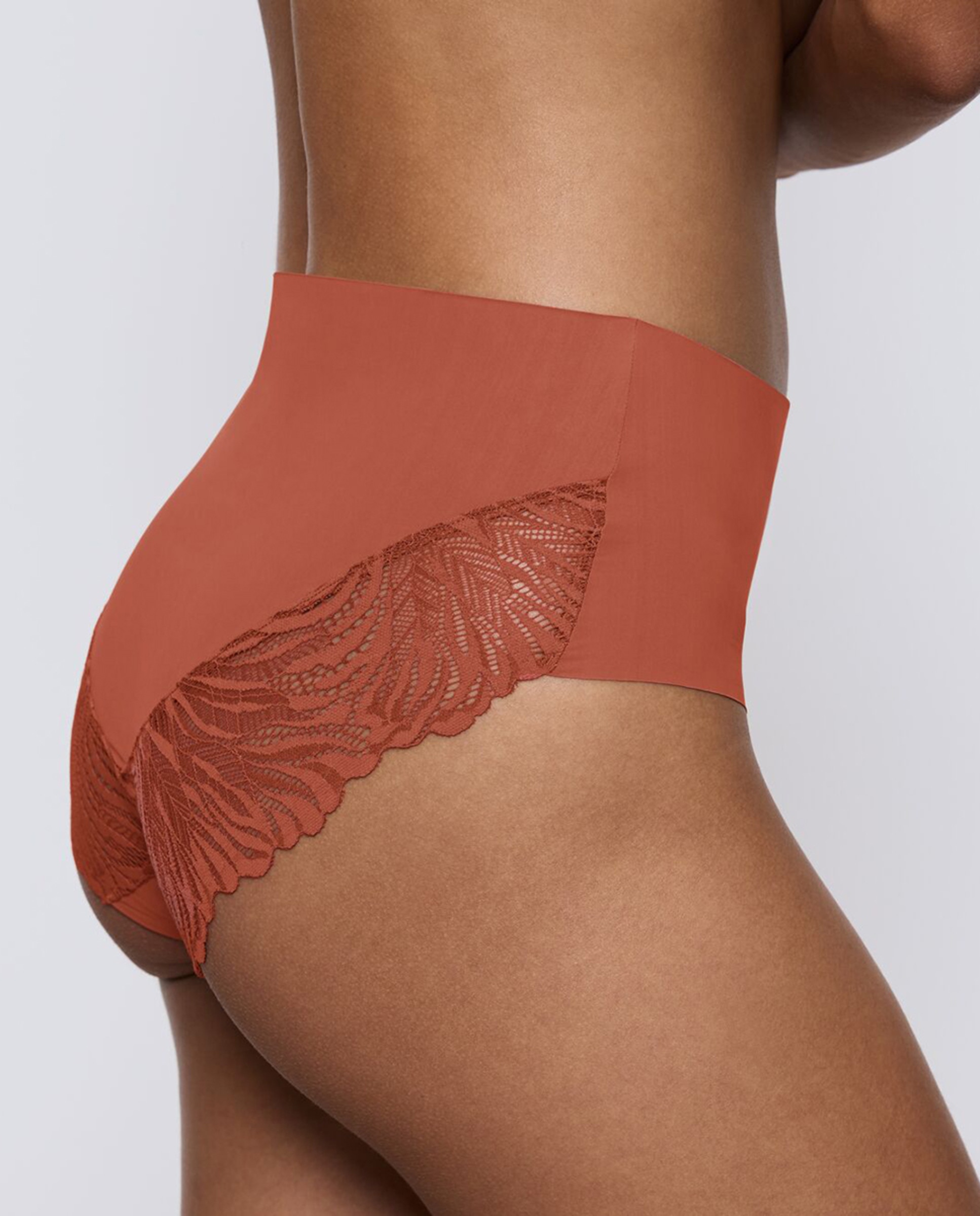 Cueca Maxi com Renda Elástica Decorativa e Corte Refinado, Confecionada em Microfibra Sustentável. Nude-3