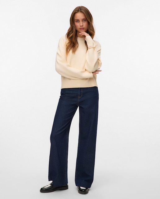 Imagem 0 de Jeans à Boca de Sino com Detalhe de Corrente