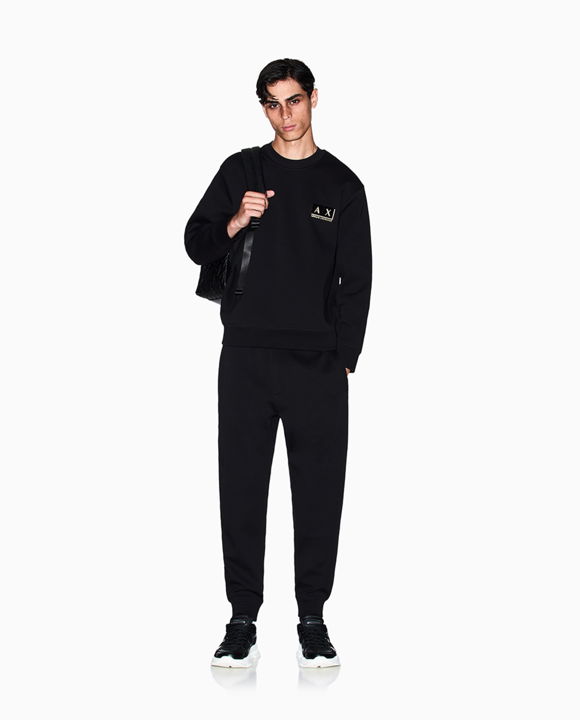 Joggers Regular Fit com Logótipo Dourado Preto-1