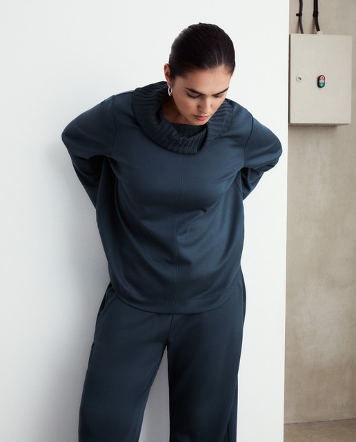 Imagen 0 de Camiseta de mujer con cuello alto