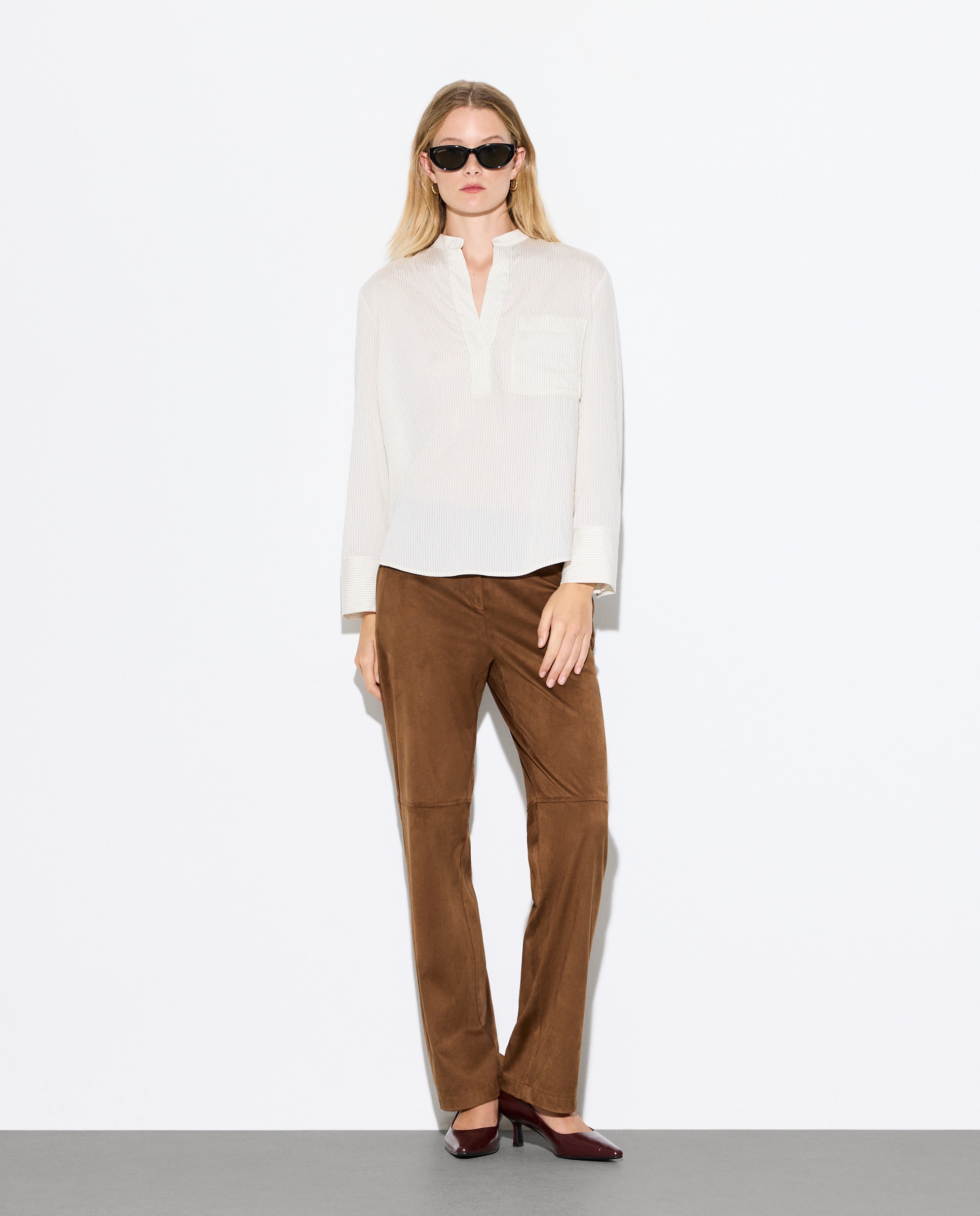 Calças Lisas Regular de Camurcina Castanho-1