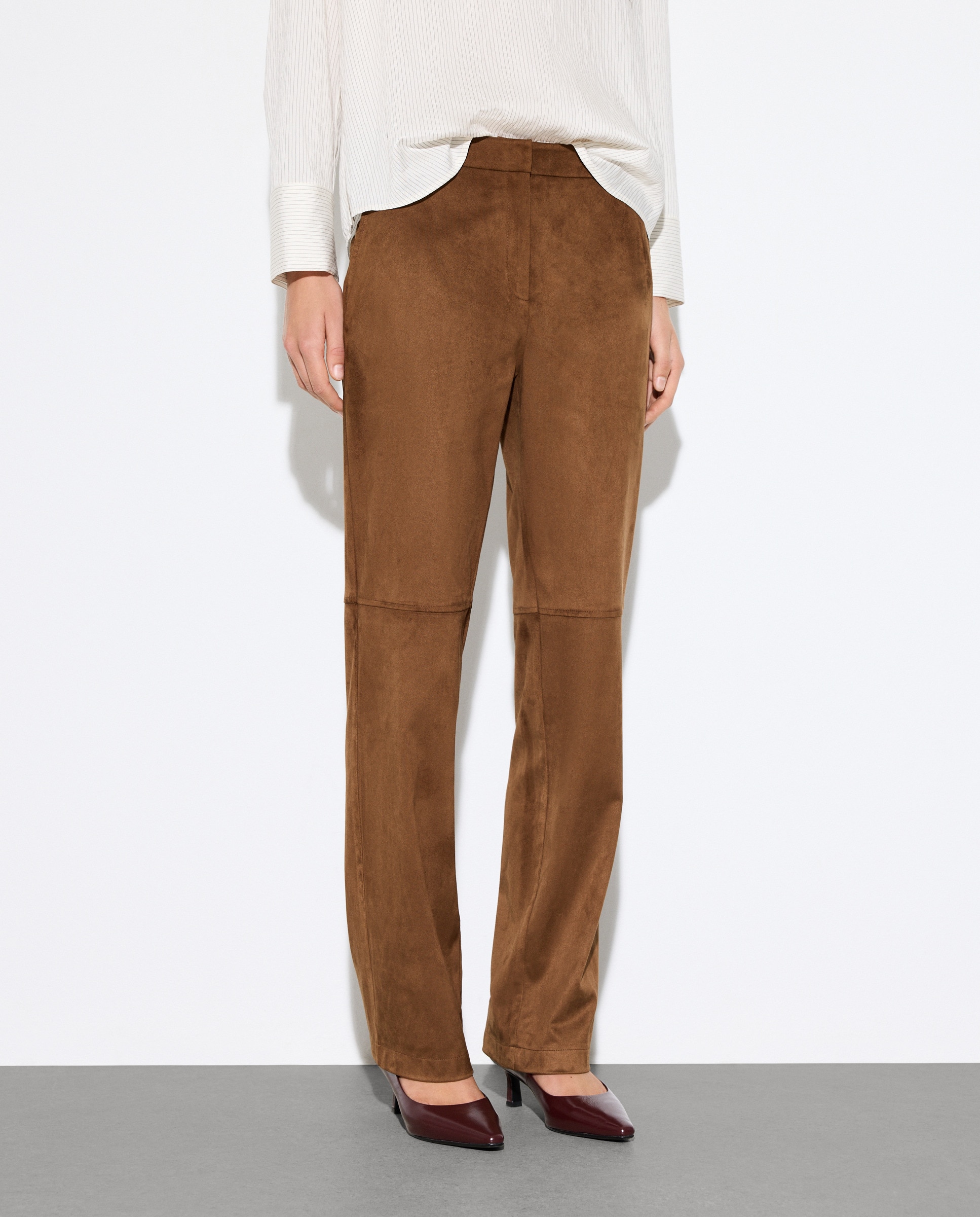 Calças Lisas Regular de Camurcina Castanho-2