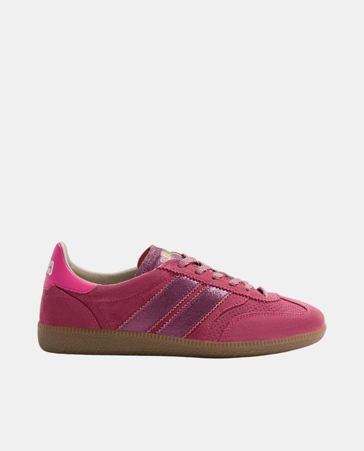 Imagen 0 de Zapatillas de piel de mujer asimétricas inspiradas en el balonmano