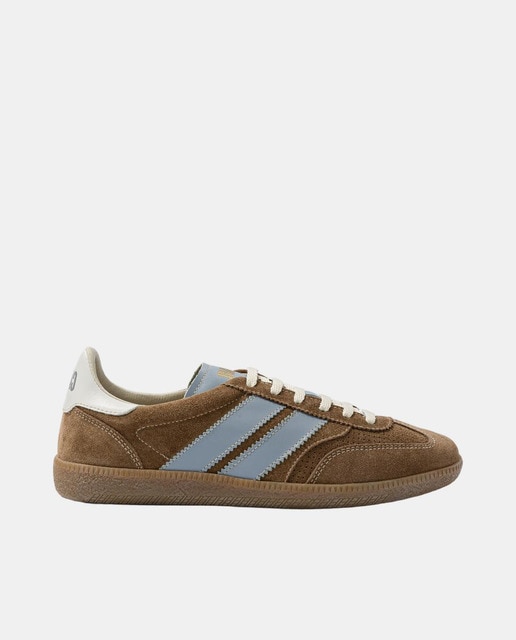 Imagen 0 de Zapatillas de piel de mujer asimétricas inspiradas en el balonmano