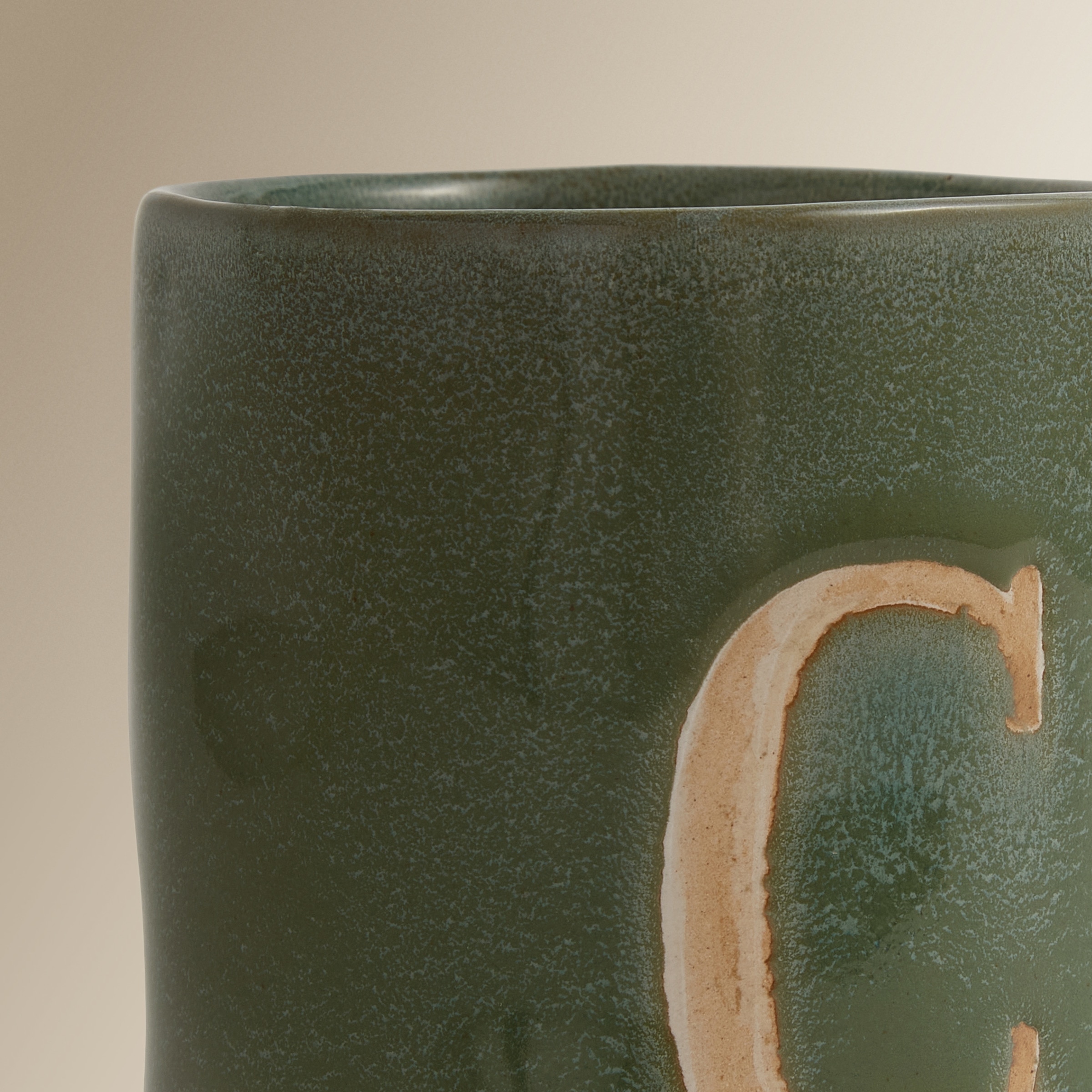 Caneca com Inicial "C" Azul / Branco-4