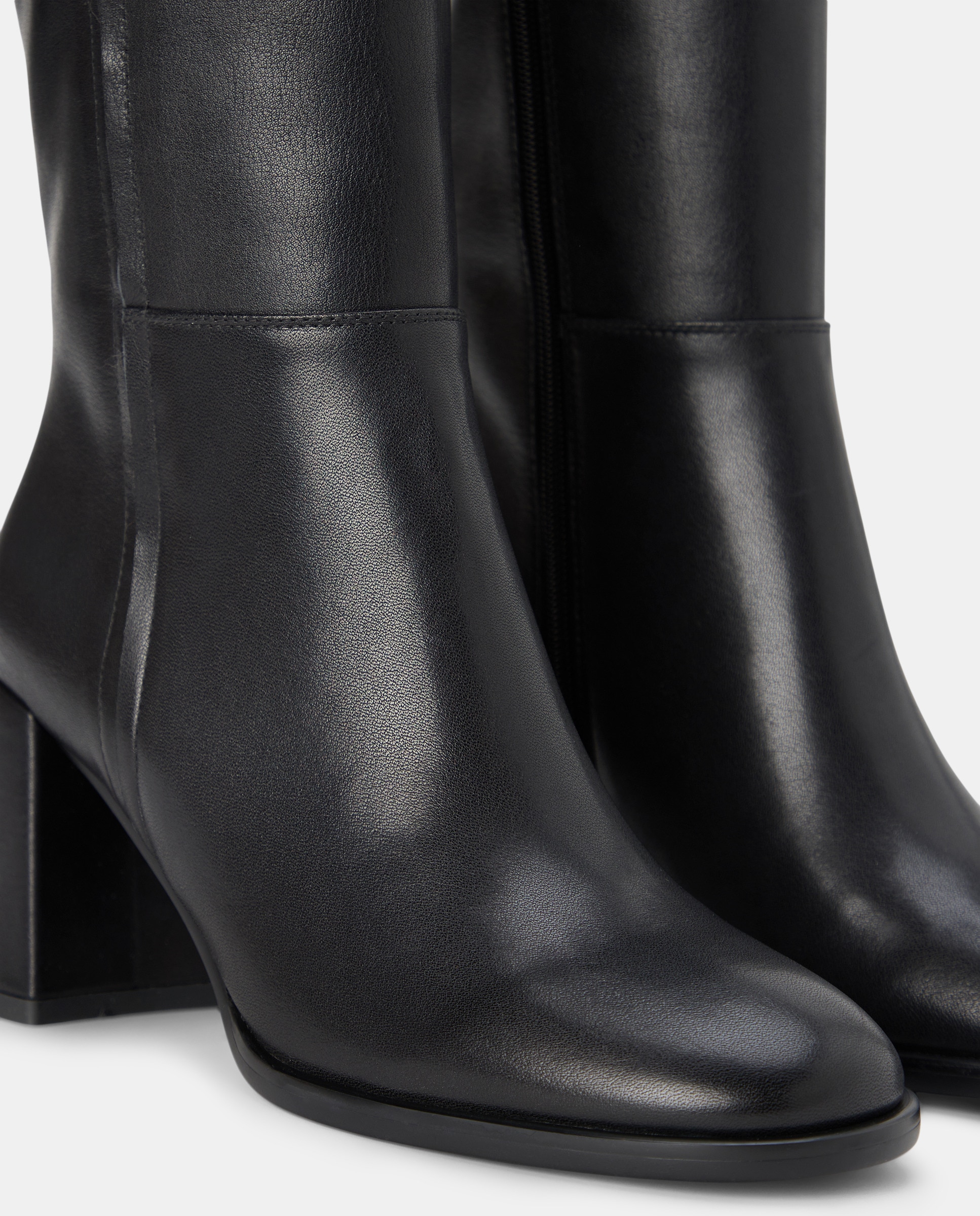 Botas de Salto Básicas com Sola de Borracha Preto-4