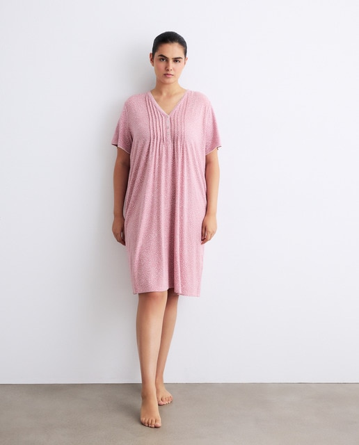 Imagen 0 de Camisón estampado con escote en pico y botones