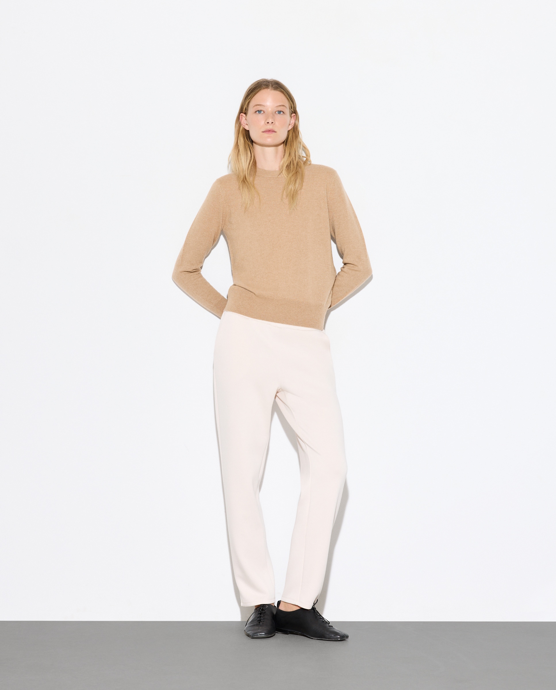 Camisola de Malha Lisa com Decote Redondo Torrado-1