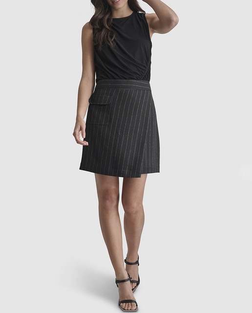 Imagen 0 de Falda corta con bolsillo