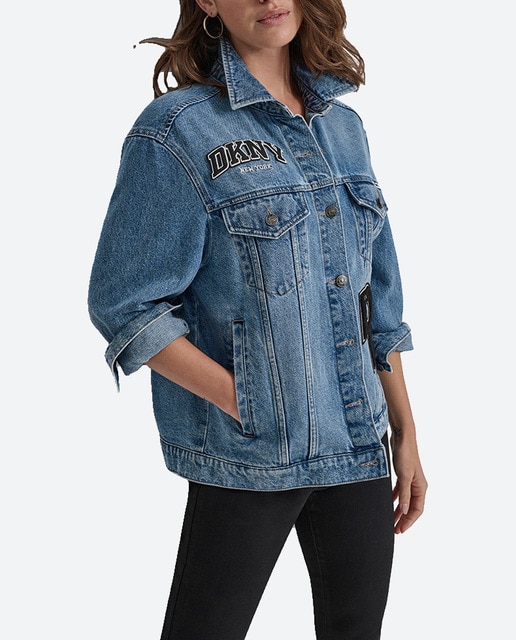Imagen 0 de Cazadora vaquera de mujer con logo frontal