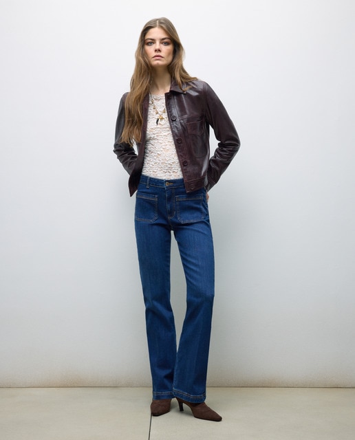 Imagem 0 de Jeans Flare com Plastrão e Cintura Média
