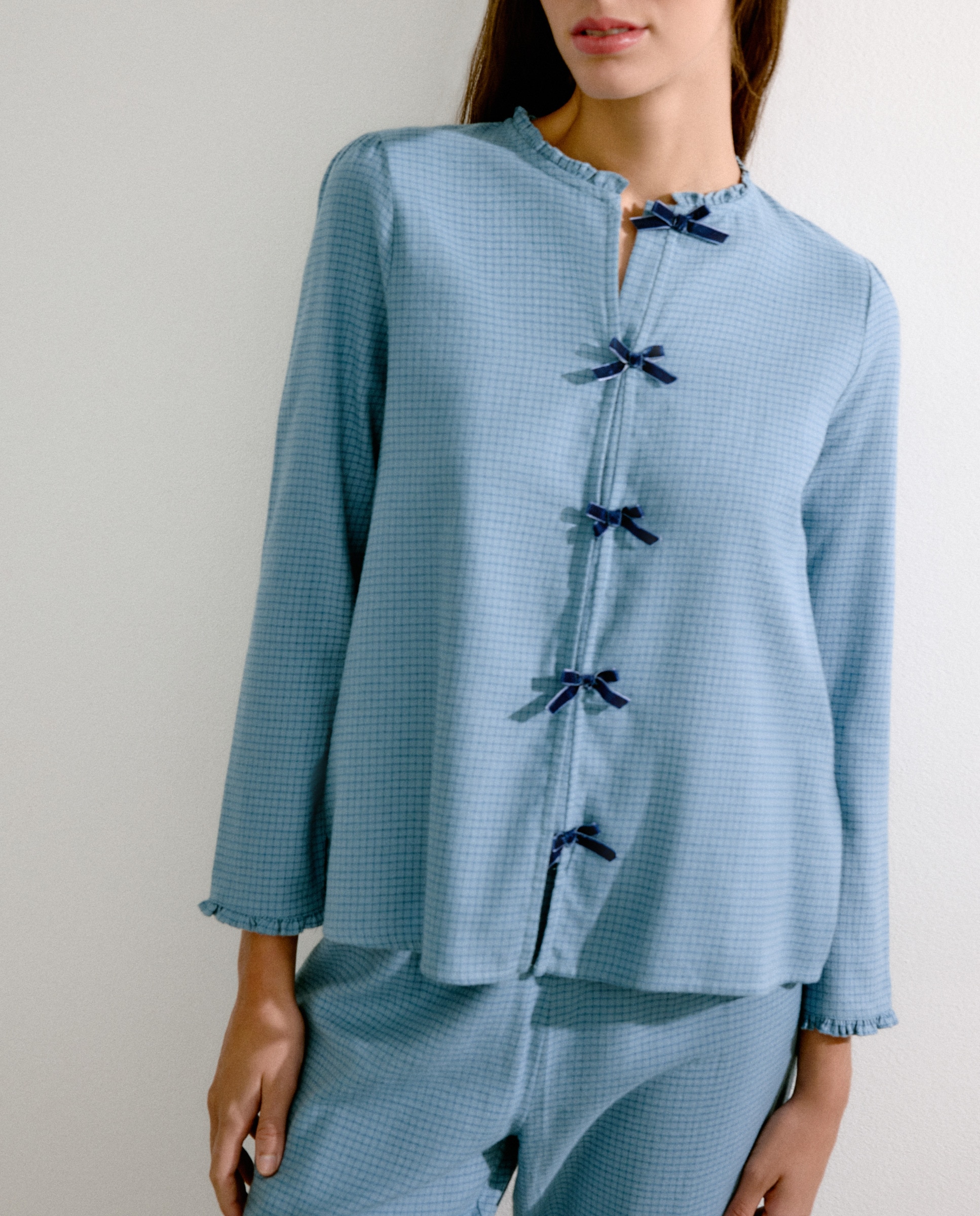 Pijama com Detalhe na Gola Azul-3