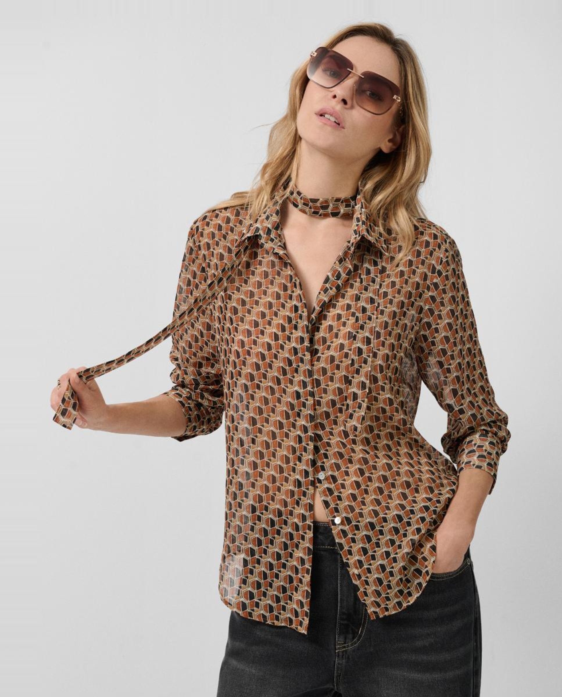 Blusa com Laço e Estampado Geométrico Castanho-claro-2