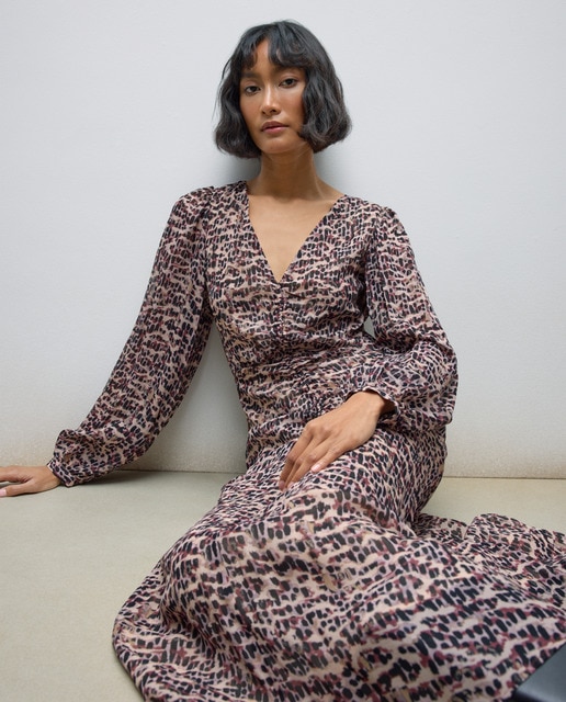 Imagem 0 de Vestido Midi de Manga Comprida e Decote em Bico