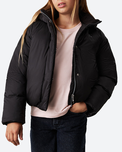 Imagen 0 de Plumífero de satén cropped de niña