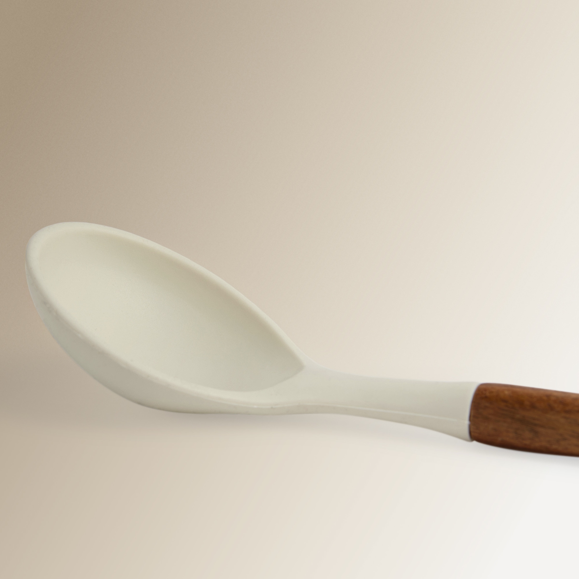 Cuchara de silicona y madera de acacia El Corte Inglés Crudo-2