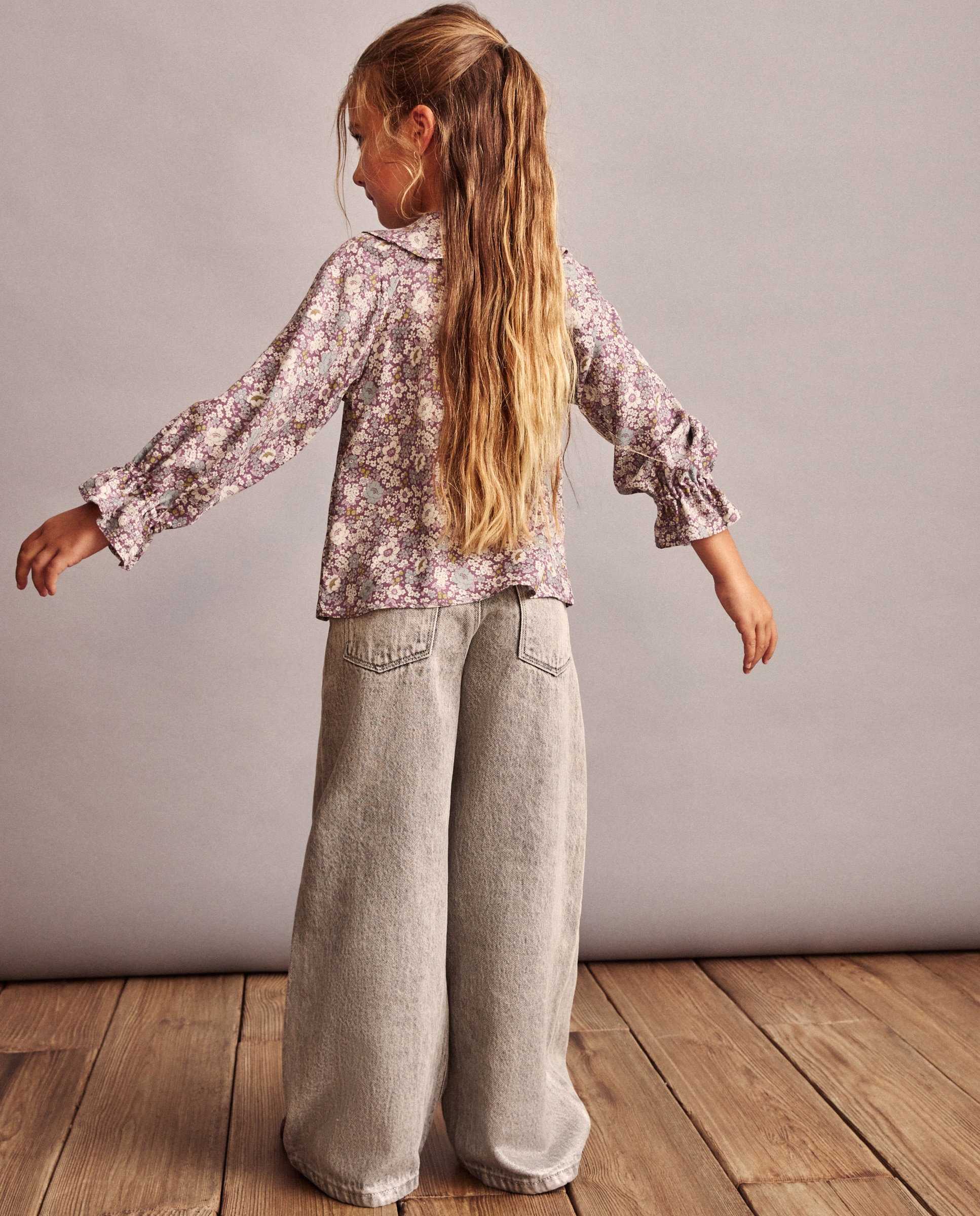 Blusa em Viscose com Manga Comprida, Folhos e All Over Print Bicolor Rosa-3