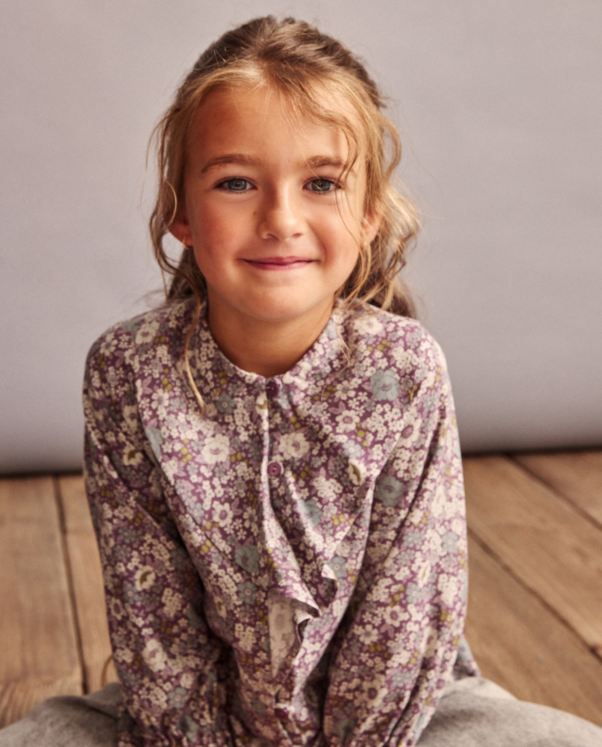 Blusa em Viscose com Manga Comprida, Folhos e All Over Print Bicolor Rosa-1