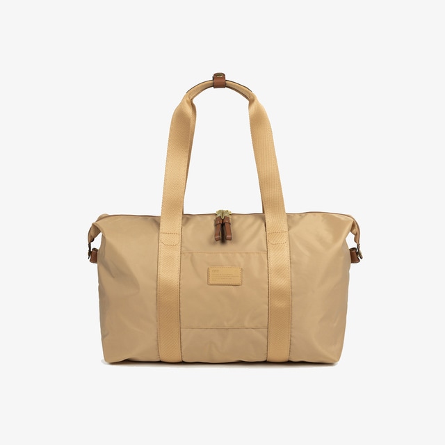 Imagen 0 de Bolso de viaje + bandolera fabricados en nylon reciclado proveniente de botellas plásticas recicladas y detalles en piel