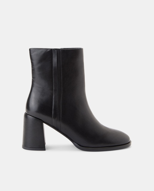 Imagem 0 de Botas de Salto Básicas com Sola de Borracha