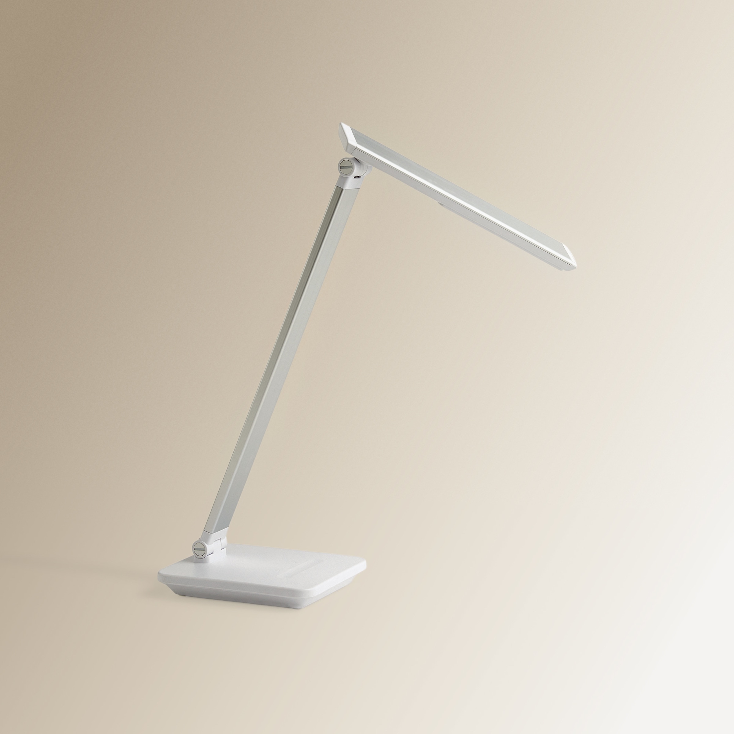 Candeeiro com LED Integrado New Alvin Prata-4