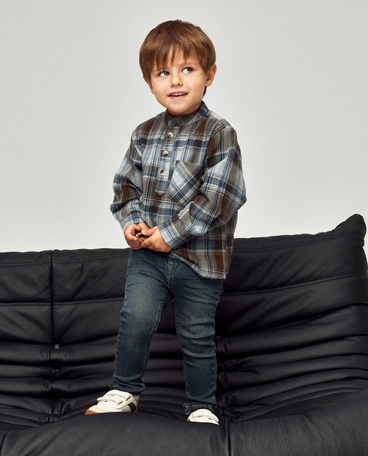 Imagem 0 de Jeans com Detalhe