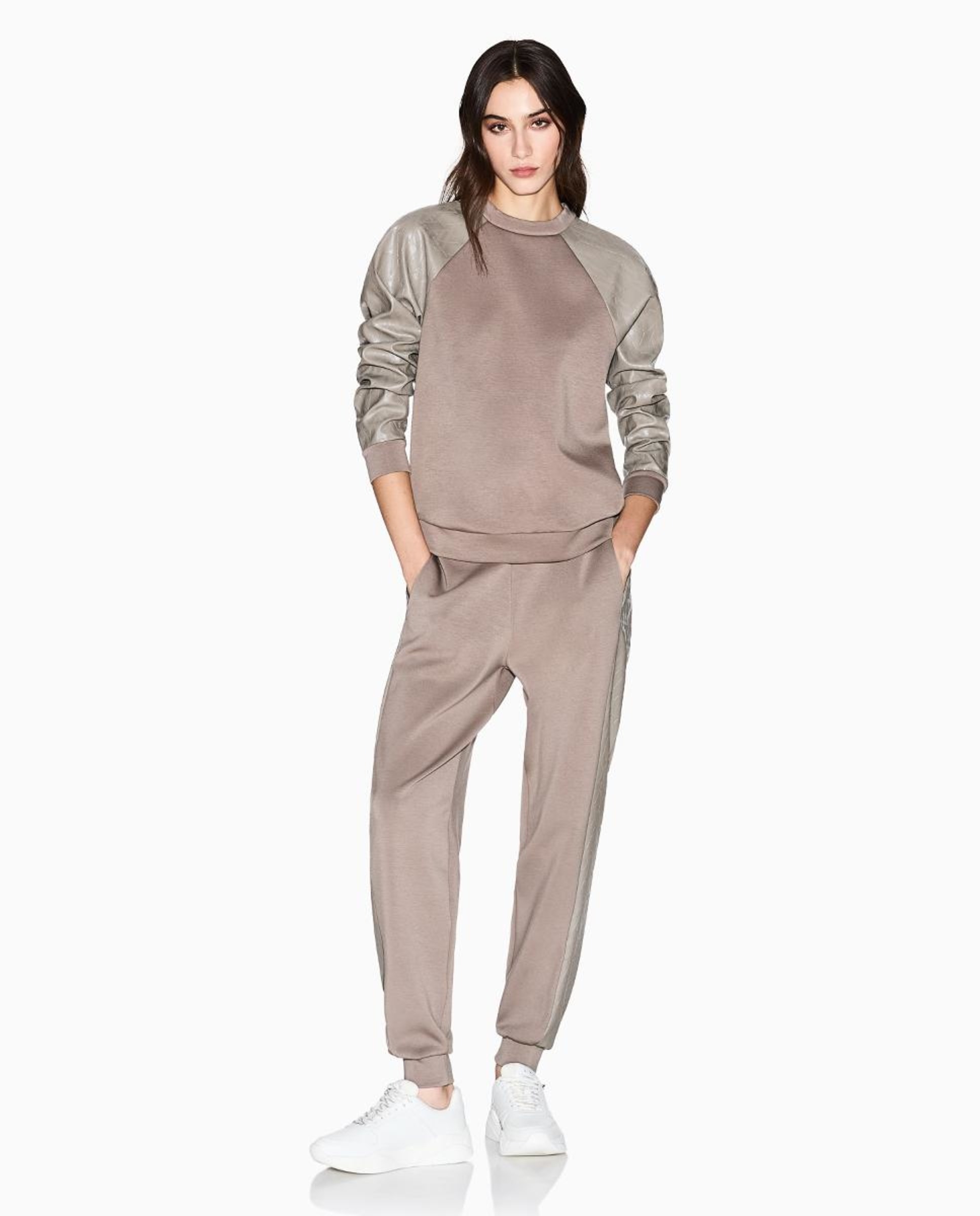 Sweatshirt de Decote Redondo e Mangas em Ecopele com Multilogótipos Taupe-5