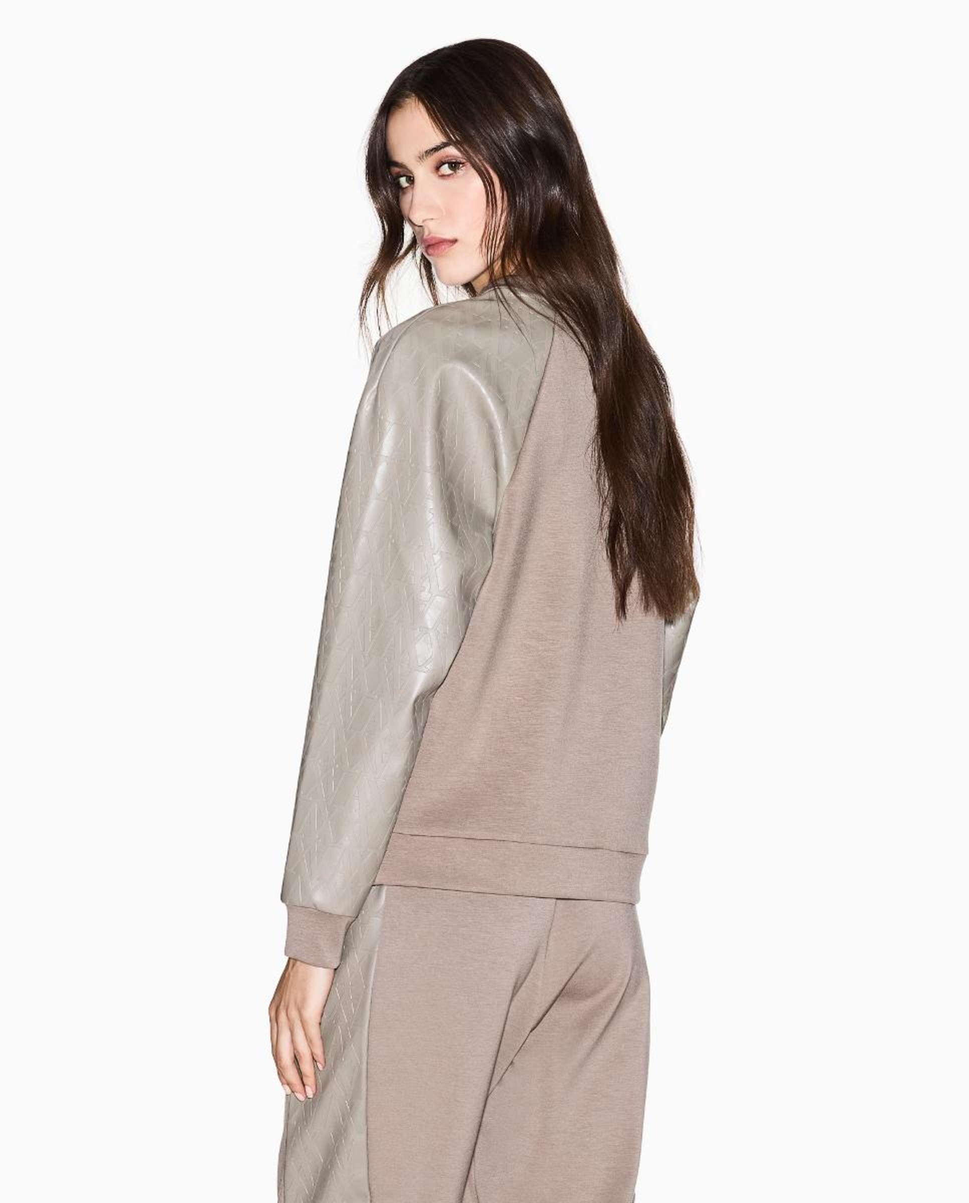 Sweatshirt de Decote Redondo e Mangas em Ecopele com Multilogótipos Taupe-2
